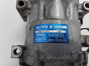  Air conditioner compressor 