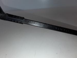  Windshield wiper blade 