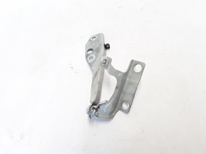  Engine cover hinge 