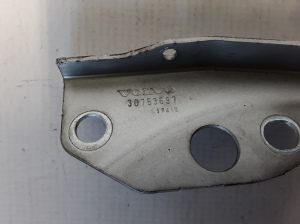  Engine cover hinge 