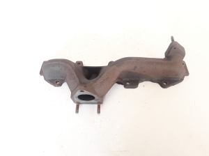  Exhaust manifold 