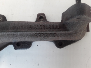  Exhaust manifold 