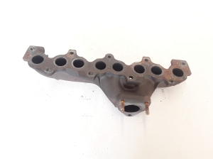  Exhaust manifold 