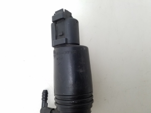 BMW 7 SERIJA E65 (2001–2008) Front windshield washer pump 8377612 - 3