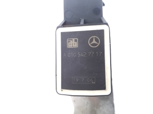 Mercedes Benz R-Class 251 (2006–2017) Niveausensor vorne A0105427717 - 3