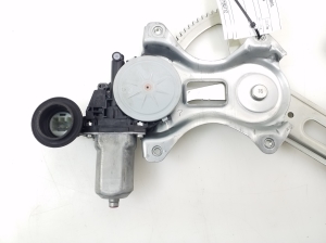 TOYOTA RAV 4 A4 (2012–2018) Priekšējo durvju logu pacēlājs un tā daļas - 3