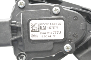 Opel Astra K (2015–2021) Accelerator pedal 13373777 - 3