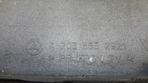 Mercedes Benz C-Class 203 (2000–2007) Tagumise kaitseraua iluliist A2038852921 - 3