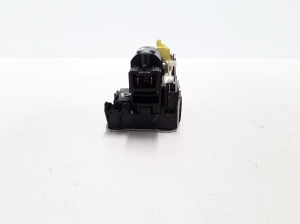 Dacia Duster (2010–2017) Rear side door lock 825024608R - 3