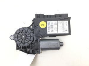 AUDI A8 D3 (2002–2010) Hinterer Seitentür-Fensterhebermotor 4E0959802A - 3