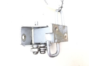 Aizmugurējo sānu durvju apakšējā eņģe - 4B0833411B