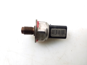 Fuel rail pressure sensor - 9658227880