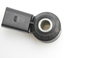 AUDI A3 8V (2012–2020) Klopfsensor 030905377D - 3