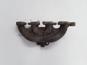  Exhaust manifold 