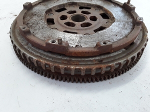  Clutch flywheel 