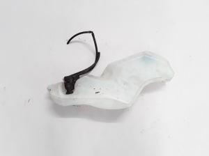  Windscreen washer tank front 