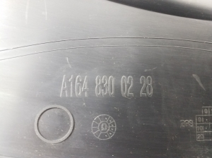 Mercedes Benz GL-Class 164 (2006–2012) Windlaufverkleidung (Scheibenwischerabdeckung) A1648300228 - 2