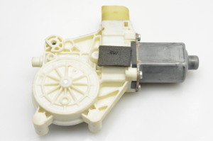 Ford Mondeo IV (2007–2015) Front door window regulator motor 6M2114553B - 3