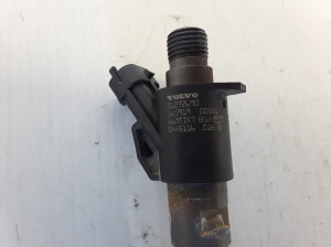  Fuel injector 