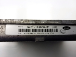 Ford Focus (2004–2011) Engine control unit 5M5112A650SE - 2