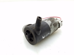 TOYOTA Yaris (2005–2011) Front windshield washer pump 853300D050 - 2
