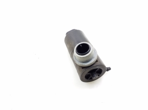 TOYOTA Yaris (2005–2011) Front windshield washer pump 853300D050 - 3