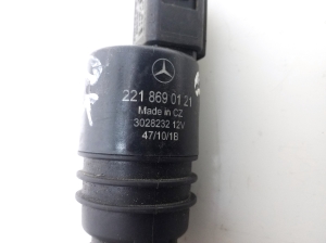 Mercedes Benz C-Class 204 (2007–2014) Front windshield washer pump A2218690121 - 2
