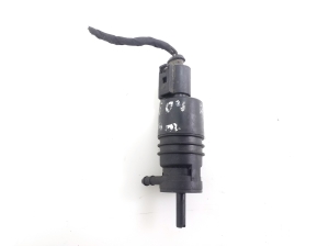 Mercedes Benz C-Class 204 (2007–2014) Front windshield washer pump A2218690121 - 3