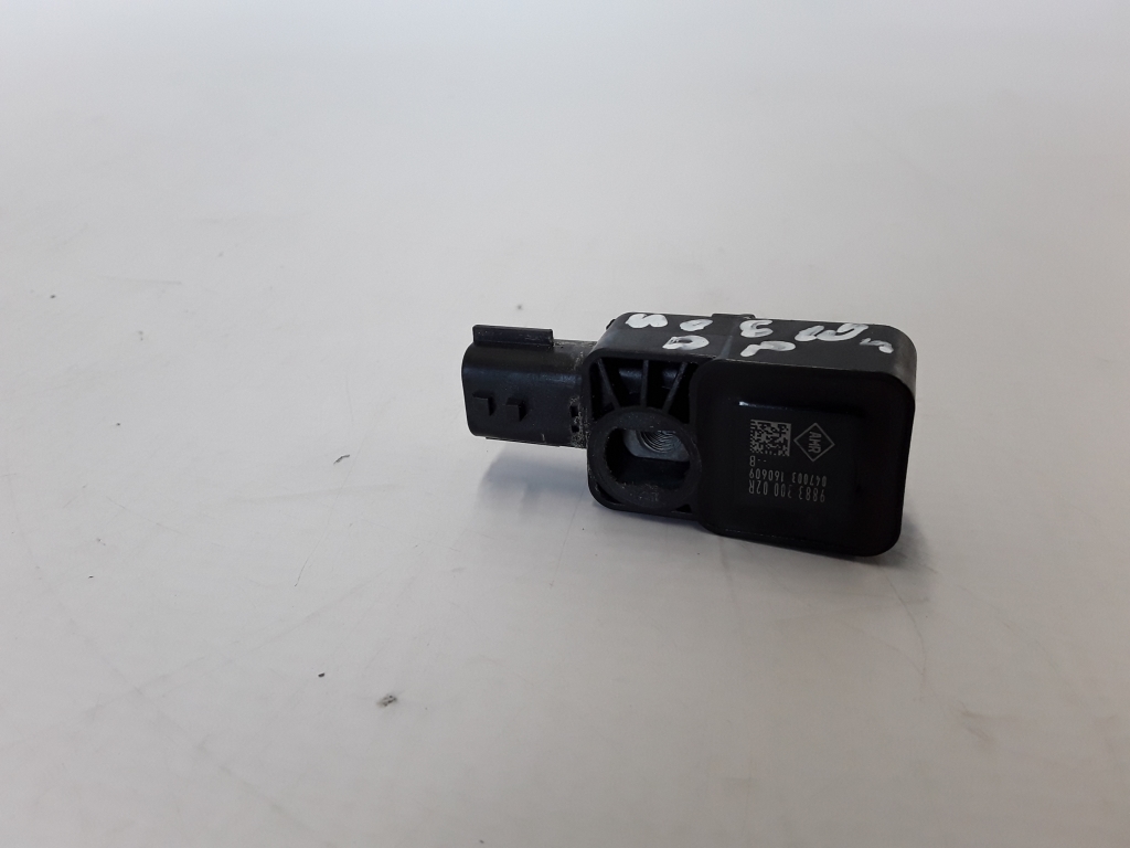 Used RENAULT Megane Airbag sensor 988330002R
