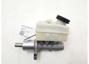  Master cylinder 