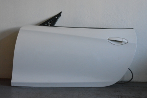 Porte avant de voiture et ses pièces - 