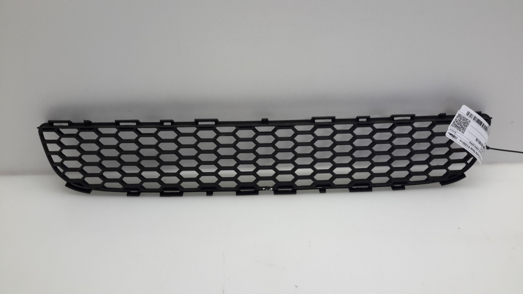 TOYOTA Corola Verso R1 (2004–2009) Front bumper lower grille 531120F010 TOYOTA Corola Verso R1 (2004–2009) Front bumper lower grille 531120F010