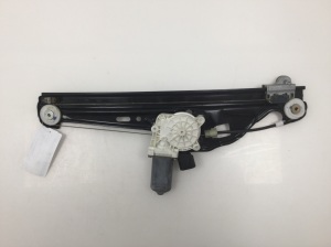 Tagumise külgukse aknatõstuk ja selle osad - 7034388S