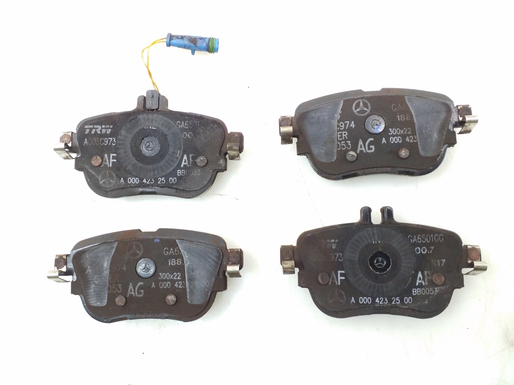 Used Mercedes Benz EClass Rear brake pads A0004232500