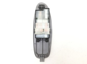 NISSAN Almera Tino V10 (2000–2006) Fensterheberschalter vorne - 4