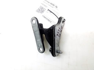 Mercedes Benz A-Class 169 (2004–2012) Esiukse ülemine hing A1697200237 - 2