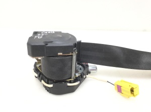 Volkswagen Caddy III (2004–2015) Front seat belt 33014051 - 2