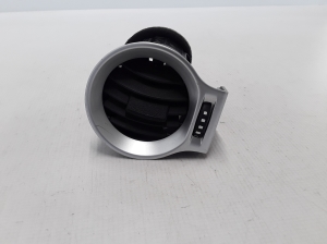 Dashboard air vent grilles - 68760JY00A