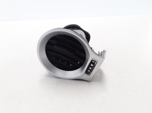 Dashboard air vent grilles - 68761JY00A