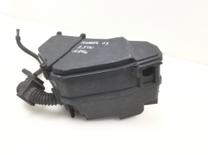 Volkswagen Touareg I (2002–2010) Sicherungskastenhalter unter der Motorhaube - 4