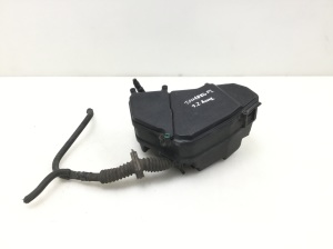 Sicherungskastenhalter unter der Motorhaube