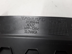  Salono konsolės kita detalė 