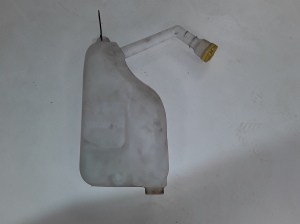  Windscreen washer tank front 