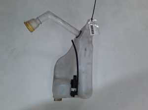  Windscreen washer tank front 