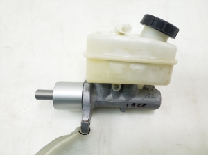  Master cylinder 