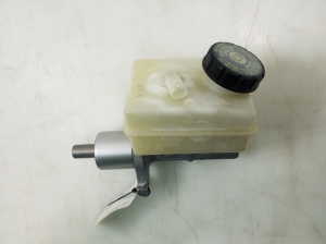  Master cylinder 