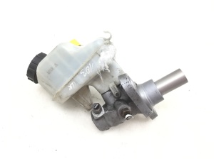  Master cylinder 