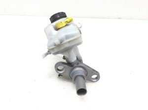  Master cylinder 