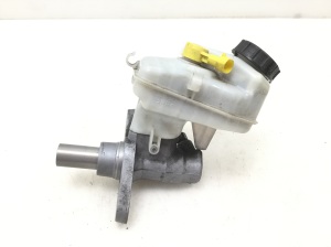  Master cylinder 