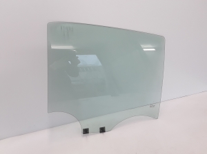   Tagumise külgukse klaas  - 823008827R 